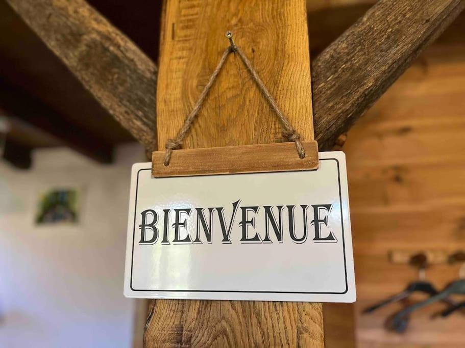 Gite A La Ferme Au Coeur De L'Auvergne Saint-Hippolyte  Esterno foto